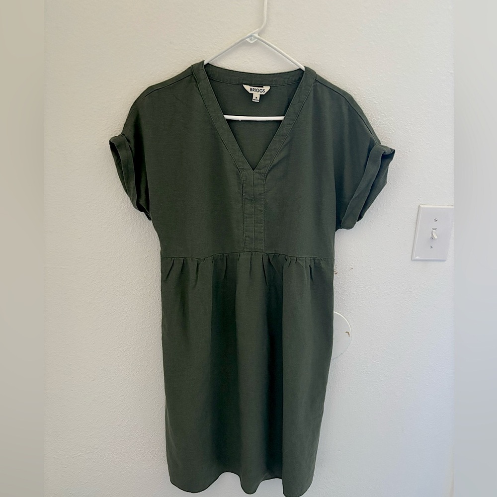 Briggs W/Med Olive V Neck Linen/poly Dress. Pockets!
